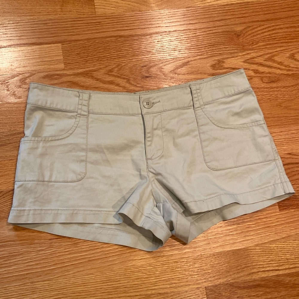 Light Khaki low/mid rise shorts